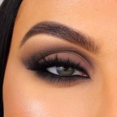 Machiaj Smokey Eyes, Dark Smokey Eye Makeup, Black Smokey Eye Makeup, Membentuk Alis, Black Smokey, Eyebrow Makeup Tips, Smokey Eye Makeup Tutorial, Makeup Tutorial Eyeliner