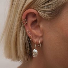 Piercings Idea, Future Accessories, Piercings Gold, Luxe Earrings, Wave Jewelry, Earring Stack, Piercing Inspo, Ear Party, Types Of Earrings