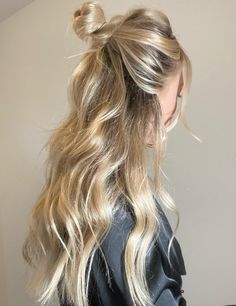 Wavy Half Up Half Down Long Hair Half Up Half Down Casual, Long Hair Ideas, Down Hairstyles For Long Hair, Trendy Updos, Beginners Eye Makeup, Effortless Beauty, Half Updo, Hairstyles For Long Hair