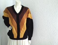 80s men sweater color block men sweater pop-art men sweater spring men sweater ombre multicolor men sweater US size 34/36 size, 70% acryl and 30% wool.  GOOD VINTAGE CONDITION BUT THE SWEATER IS NOT DRY CLEAN  measurements lying flat : shoulders and both sleeves together :174 cm (68,5 inches)  bust :58 cm (23 inches)  total length :70 cm (27.5 inches) Retro Winter Color Block Sweater, Men’s Vintage Sweaters, Mens Color Block Sweater, Multicolor Sweater For Men Modle, Sweater Color Block, Vintage Multicolor Acrylic Sweater, Art Men, 80s Men, Spring Sweater