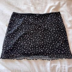 Nwot. Black Floral Mini Skirt With Mesh Overlay From H&M. Never Worn. Black Floral Mini Skirt Outfit, Floral Mini Skirt Outfit, Mini Skirt Outfit, Thrift Inspo, Hm Skirt, Miniskirt Outfits, Floral Mini Skirt, Mesh Overlay, Skirt Outfit