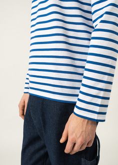 Light and versatile, the Breton striped shirt or marinière MINQUIERS MODERNE embodies a French state of mind. Its masculine straight fit around the waist and down the hips with full-length sleeves make it suitable for both men and women looking for a boyfriend fit. Please refer to the sizing guide to identify your best fit. Fashion tip: when wearing their beloved MINQUIERS MODERNE, many women like to roll up their sleeves as they are longer than average. Perfect to bring in some French girl effo Looking For A Boyfriend, Full Sleeve T Shirt, Breton Stripe Shirt, Full Sleeve Tshirt, Striped Shirts, Merchant Navy, Fit Fashion, Saint James, Stripe Shirt