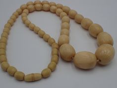 Vintage Bakelite Beaded Necklace length 64cm central beads 2.5 cm by 2 cm weight 59 grams tested positive for simichrome excellent condition other collectible, vintage jewelry in my sales (ref:B1211) I remain at your disposal for any information Free shipping worldwide! Be sure to add me to your favorites list! come see my other items! Thank you for your visit and hope soon Rachel Bell, Coral Beads Necklace, Vintage Bakelite, Favorites List, Plastic Resin, Coral Beads, Necklace Length, Chain Styles, Favorite Things List