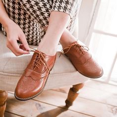 Category:Oxfords,Flats; Upper Materials:Faux Leather; Embellishment:Lace-up; Season:Winter,Fall,Spring; Heel Type:Flat Heel; Gender:Women's; Size Suggestion:standard size, select your usual size; Toe Shape:Round Toe; Style:Elegant,Casual,Minimalism; Heel Height(inch):<1; Outsole Materials:Rubber; Occasion:Office,Daily,Party; Pattern:Color Block,Solid Color; Listing Date:11/20/2023; Production mode:External procurement; 2023 Trends:Vintage Shoes,Plus Size,Brogue; Size chart date source:Provided by Supplier. Oxford Shoes Heels, Oxford Shoes Brown, Women Brogues, Oxford Shoes Outfit, Womens Low Heels, Wingtip Shoes, Oxford Brogues, Oxford Heels, Brogue Shoes