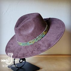 If you’re looking for the perfect accessory to complement your favorite boho style, look no further. The Boho-Style Western Felt Hat w/ Embossed Leather Hat Band by The Jewelry Junkie is absolutely everything that you need. Not only is it easy to incorporate into any and all outfits, but the genuine leather of the band immediately elevates whatever it is you’re wearing. Match your one-of-a-kind hat with any one of the matching accessories that we have for a completely gorgeous look. One Size Hat Wide Hat, Turquoise Western, Western Hat, Boho Hat, Leather Hat, Medium Handbags, Packing Jewelry, Western Hats, Leather Hats