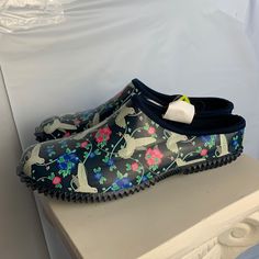 New With Tags! Womens Waterproof Rubber Clog Navy With Hummingbirds Ships In 1 Business Day! Waterproof Round Toe Clogs For Spring, Waterproof Closed Toe Clogs For Spring, Shoes Western, Gardening Shoes, Rubber Clogs, Garden Clogs, Chelsea Rain Boots, Clogs And Mules, Rain Shoes