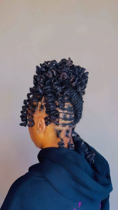 Loctician Specialist🧚🏾‍♂️ Thee Fairy LocMother 🧚🏽‍♀️ | Ooooooweeee now that’s 🔥🔥🔥! Another blind freestyle! Not your typical service where we work together to come up with a style but my… | Instagram Woman Locs Hairstyles, Wedding Hairstyles For Locs The Bride, Loc Versatility, Locs Updo, Loc Retwist, Loc Updo, Dread Hairstyles For Men, Mushroom Hair