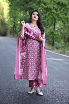 Ethnic Suit, Fashion Show Dresses, Churidar Designs, Womens Trendy Dresses, Kurta Set For Women, Dreamy Photography, Casual Indian Fashion, Dresses Traditional, Indian Dresses Traditional