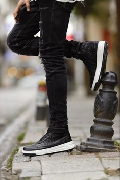 Production :Collection : Fall Wınter Production : Leon Snap Detailed Black Ankle Bootscolor : Black Material content: % 100 eva soleAvailable size: 39-40-41-42-43-44- -45 Urban High-top Boots With Textured Sole, Modern Lace-up Winter Boots, Streetwear Boots With Rubber Heel Cap And High Ankle, Streetwear High Ankle Boots With Rubber Heel Cap, Leather High-top Sneakers For Winter Streetwear, Modern Round Toe Boots For Streetwear, Leather Boots With Boost Midsole And Round Toe, Urban High Ankle Winter Boots, Black Martin Boots With Round Toe For Streetwear