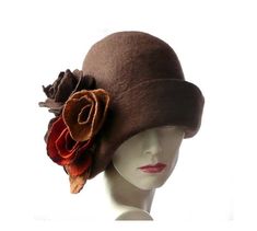 Felt hat cloche hat felt hat felted hat Retro hat La belle epoque Art Deco 1920s hat Art Hats Brown hat cloche hat 1920's woman hat roses Wool Merino wool Handmade Great, very flattering brown hat with roses in shades of brown color ! Soft and durable ! Adapts to the head ! Special and unique ! Sophisticated and elegant ! As the base for my works I use great materials like highest quality Australian merino wool (18 micro). All my works are made by hand in the process of long-term, hand felting M Cappello Cloche, Classy Crochet, 1920s Hats, 1920s Hat, 1920s Women, Retro Hat, Felted Hat, Hat Diy, Hat Aesthetic