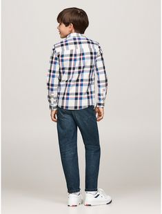 Tommy Hilfiger boys' shirt.  Material: 96% Regenerative Cotton, 4% Elastane. Classic Relaxed Fit Tommy Hilfiger Shirt, Tommy Hilfiger Cotton Button-up Shirt, Tommy Hilfiger Relaxed Fit Cotton Shirt, Tommy Hilfiger Casual Button-up Shirt, Boys Shirt, Tommy Hilfiger