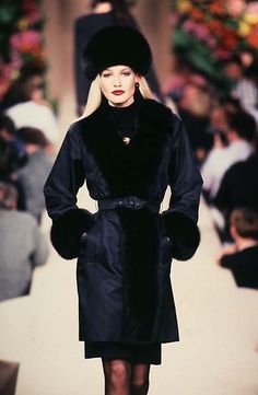 Ysl Haute Couture, Ysl Runway, Fashion 60s, Haute Couture Runway, Karen Mulder, Pin Up Vintage, Mode Hippie