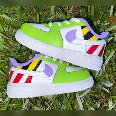 Buzz Theme AF1 -from toddler to big kids sizes -hand painted -turn around 2 to 3 weeks...if needed prior please inbox to confirm it can be done. . . . all items are custom and made to order therefore all sales are final and non refundable. Once order has been placed you have 24 hours to cancel the order for full refund after that no exchanges or refunds available Customizable Green Sneakers With Round Toe, Custom Hand Painted Green Sneakers, Nike Shoe Design, Sneaker Photography, Nike Website, Air Force 1 Shoes, Custom Shoes Diy, Nike Shoe, Hand Painted Shoes