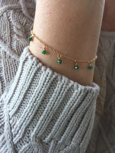 Emerald Bracelet Gold, Diy Pearl Necklace, Bracelet Minimal, Jewels Diy, Gold Bead Earrings, Dainty Gold Bracelet, Geek Jewelry, Emerald Bracelet, Gold Jewelry Stores