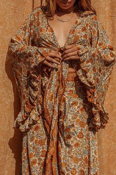 Boho Clubbing Outfits, Bohemian Outfits Summer Boho Chic, 70 Style Outfits, Indie Boho Outfits, Dark Boho Fashion, 70s Style Clothing, Sleeve Aesthetic, Payal Pratap, Town Outfits