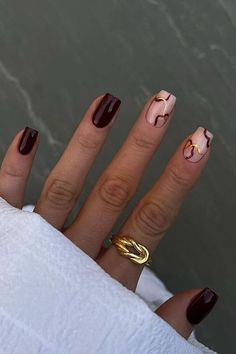 As the leaves turn and the air becomes crisp, it’s time to refresh your nail colors. This article explores the best fall transition nail shades that will seamlessly take you from the warmth of summer to the cozy vibes of autumn. From muted tones to vibrant hues, these colors will keep your nails looking chic all season long. Embracing seasonal change through your nails not only enhances your style but also reflects the beauty of nature.  . Autumn Nail Designs Square, Design For Nails Ideas, Short Autumn Nails Square, Autumn Nail Inspo 2024, Short Nail Inspo Autumn, Nail Ideas September 2024, Dark Red Autumn Nails, Dark Red Biab Nails, Cute Nails Autumn