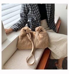 Brand Name: MR.YLLSShape: Casual ToteHandbags Type: Shoulder BagsTypes of bags: Shoulder Crossbody BagsOrigin: CN(Origin)Main Material: Faux FurClosure Type: HaspHardness: SoftExterior: NONEStyle: FashionLining Material: PolyesterOccasion: VersatileGender: WOMENPattern Type: SolidNumber of Handles/Straps: SingleInterior: Interior Zipper PocketDecoration: NONEItem Type: Handbags Fur Handbags, Purple Backpack, Girls Tote, Handbags Luxury, Bags For Teens, Womens Designer Handbags, Cute Handbags, Grocery Tote, Handbags Casual