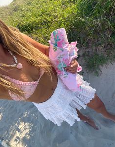 Ocean Girl, Shabby Chic Clothes, Malibu Barbie, Preppy Girl, Preppy Summer, Aesthetic Pink, Summer Feeling, Outfit Aesthetic, Summer Photos