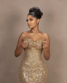 Brown Woman Wedding Dress, Valdrin Sahiti Gold Dress, Fitted Gold Prom Dress, Gold Glam Dress, Golden Prom Dress Gold Gown, Ball Gowns Black Women, Gold Dress Black Woman Birthday, Baddie Dresses Formal, Gold Bday Dress