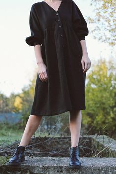 Black Linen Dress, Dress Handmade, Cyberpunk Art, Black Linen, Wide Sleeves, Linen Dresses, Kimono Fashion, Pure Linen, We Wear