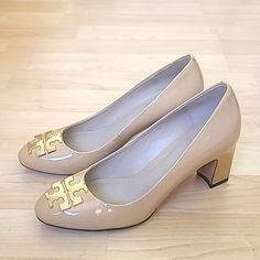 Tory Burch Designer Tan Patent Leather Block Heel Pumps Size 6 Great Condition Leather Block Heels, Tory Burch Shoes, Women's Pumps, Patent Leather, Block Heels, Shoes Women Heels, Tory Burch, Shoes Heels, Pumps