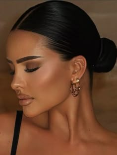 Elegent Make Up, Soft Glam Hairstyles, Modern Smokey Eye Makeup, Kim K Makeup Looks Natural, Gala Makeup Looks Brown Eyes, Make Up For Black Hair, Wet Look Hairstyles, Makeup Cat Eye, Slick Back Hair