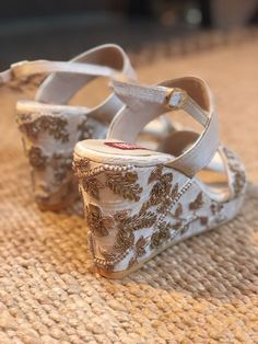 Ivory gold embroidered wedges for bridal shoes. Click on picture to see wedding shoes price. #Frugal2Fab Bridal Chappals Indian, Bridal Sandals Heels Indian, Bridal Footwear Indian, Women Chappals, Country Shoes Boots, Bridal Wedges