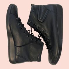 Snikersy ECCO SOFT 2.0 High Boots 20652301038 Black size 38 EU. Insert length 25.2 cm. The ECCO SOFT 2.0 High Heel Shoes are crafted from high-quality full-grain leather and are rooted in the brand's rich Scandinavian history. The retro design and updated look can be easily paired with a wide range of your favourite wardrobe staples, from elegant to casual looks. In very good condition. I don't send paintings by Poczta Polska because it's cheap, but not reliable and very long. I'm sending UPS de Scandinavian History, Heel Shoes, Retro Design, Boot Shoes Women, High Boots, High Heel Shoes, Wardrobe Staples, Hiking Boots, High Heel