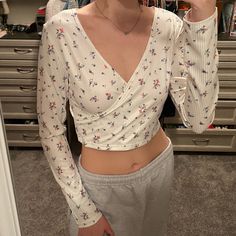 Nwot Long Sleeve Ribbed Flowered White Crop Top From Shein. Brand New And Never Worn, I Love It But It’s Too Big On Me! Super Soft And Comfortable. Fitted Ditsy Floral Print Tops For Spring, Fitted Tops With Ditsy Floral Print For Fall, Fitted Top With Ditsy Floral Print For Fall, Fitted Ditsy Floral Print Top For Fall, Ruffle Crop Top, Tie Crop Top, Small Crop Tops, Blue Crop Tops, Trim Top