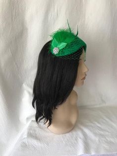 Perfect time for Wedding look, This is a classy vintage inspired 1950s - 1960s Green half hat with a modern touch perfect as a bridal fascinator hat, wedding hat, tea party hat, church hat or any other special occasion. This is a green felt headpiece create by hand and has a wire base that can fit any head size comfortably. WHAT MAKES THIS SO UNIQUE I form each piece while on my head to see how it fits and looks and then take it off and hand sew each piece. I design it to wear both ways so there Green Fascinator, Hat Tea Party, Bridal Fascinator, Hat Wedding, Church Hat, Classy Vintage, Tea Party Hats, Wedding Hat, Felt Wool