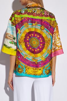 Multicolored shirt from Moschino. Made of silk, this loose-fitting design features buttons, a decorative print, front pocket and short sleeves. Composition: 100% Silk Versace Jacket, Moschino, Front Pocket, Design Features, Printed Shirts, Versace, Loose Fitting, Composition, Short Sleeves