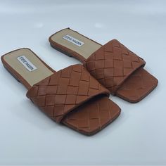 Steve Madden Tan Woven Leather Slide Sandals. Brand New Never Worn. Size 9 Trendy Brown Sandals With Woven Sole, Trendy Brown Open Toe Mules, Brown Flat Heel Mules For Beach, Brown Flat Mules With Woven Sole, Brown Flat Mules For The Beach, Trendy Brown Flat Mules, Brown Open Toe Summer Mules, Summer Brown Open Toe Mules, Brown Slide Mules For Vacation