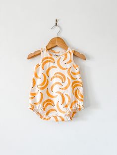 Your little will look super rad while staying cool in this bubble romper! So perfect for layering in cooler weather, and on it's own for hot summer days! This romper is sewn up in a super cute banana print. This stylish bodysuit features cotton produced in the USA that is certified organic by global organic textile standards so you can feel good about dressing your baby in it! We serge all seams for added durability and strength. We include snaps for easy dressing and diapering. Here is our size Modern Baby Clothes, Romper Summer, Cute Banana, Combi Short, Organic Kids Clothes, Banana Print, Summer Baby Clothes, Organic Baby Clothes