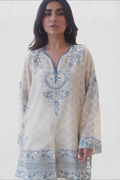 Festive White Kurta With Embroidered Neckline, Traditional Cream Blouse With Chikankari Embroidery, Traditional Cream Tops With Chikankari Embroidery, Block Print Suits, Pakistani Kurta Designs, Long Kurti Patterns, Sania Maskatiya, Dress Designing, Embroidered Kurti