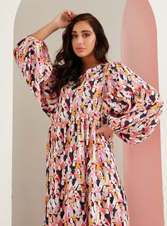 Model height: 175 CM 100% Linen Length: 140 cm Multicolor Long Sleeve Viscose Dress, Chic Multicolor Viscose Dress, Pink Viscose Knee-length Dress, Pink Knee-length Viscose Dress, Multicolor Long Sleeve Rayon Dress, Brunch Multicolor Rayon Dress, V Neck Dress, Model Height, Dress Collection