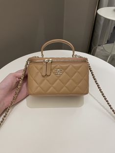 Chanel Top Handle Vanity RectangularDark Beige Lambskin LGHWSize 16 x 10 x 8 cmChain drop 54 cmMicrochip sticker Year 20239.9/10 Like New (tried once, inevitable hairline on hardware otherwise like new) Includes full set box, dust bag and receiptPrice now 3660 sgd 2765 usd CN5844-01 Chanel Top Handle, Chanel Vanity, Designer Bags Louis Vuitton, Chanel Top, Vanity Bag, Discover Card, Gold Ounce, Dark Beige, Blue Jacket