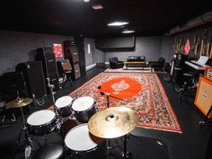 Rehearsal Space Band, Music Rehearsal Room Design, Bonus Room Music Studio, Music Jam Room, Rehearsal Room Design, Music Rehearsal Room, Band Rehearsal Room, Band Practice Room, Music Practice Room