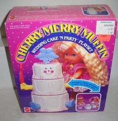 there is a barbie doll next to a wedding cake in the box that says cherry merry muffins