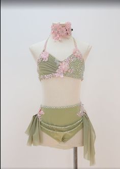 We welcome fully customized requests. Available in all colors. Be sure to message me before ordering. This piece is perfect for competition wear/ Figure Skating/Rhythmic gymnastics PLEASE NOTE  Custom lead time is 8-10 weeks. Please message your competition date or when you need it by, and order with ample time. RETURN POLICY No returns on custom costumes or deposits. We can only provide credits and alterations. ORDER TO MADE Please include: 1. Chest, waist, hips, and girth measurements 2. Color Dance Leotards Costumes, Aesthetic Dance Costumes, Glamour Costumes Dance, Jazz Dance Class Outfit, Musical Theater Dance Costumes, Competitive Dance Costumes, Fairy Dance Costume, Pink Lyrical Dance Costumes, Lyrical Costumes Solo