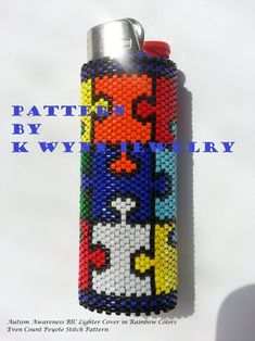 a can holder made out of bead and plastic beads with an animal design on it