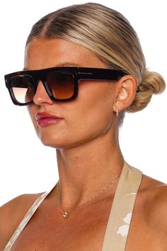 These transparent sunglasses have a square acetate design with metal 'T' logo temple decoration. 100% UV protection Solid lenses Acetate/polycarbonate Made in Italy Tom Ford Sunglasses 2022, Trendy Triacetate Sunglasses With Polarized Lenses, Trendy Sunglasses With Polarized Lenses, Modern Tan Sunglasses With Gradient Lenses, Trendy Tan Sunglasses With Gradient Lenses, Temple Decoration, Transparent Sunglasses, Acetate Sunglasses, Outfit Inspo Fall