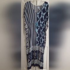 This Listing Is For A Lovely Long Caftan Done In Navy, Turquoise (?), And White. This Caftan Was Advertised As "One Size", But I Am Recommending It For Those Wearing Size M/L. I Purchased This Online, And, Unfortunately, It's Too Small For Me In The Hip Area (I Am More Of An Xl). I Found A Small Tag On A Side Seam Near The Bottom, Showing The Caftan Is 100% Rayon....Very Light & Silky Feel, But No Stretch....Not See Through, So No Worries There. I Would Recommend Cold Wash, Inside Out, On A Gent Blue V-neck Free Size Maxi Dress, Casual Blue Kaftan, Blue Boho Print Maxi Kaftan, Blue Boho Print Summer Kaftan, Blue Boho Print Long Maxi Dress, Blue Summer Kaftan With Boho Print, Blue Casual Short Sleeve Kaftan, Blue Bohemian One Size Kaftan, Blue Boho Print Kaftan For Vacation