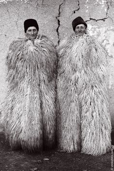 Beautiful Series, Identical Twins, Fur Coats, Folk Costume, People Of The World, World Cultures, 영감을 주는 캐릭터, Looks Vintage, Hungary