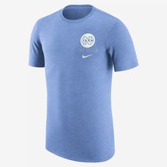 Sometimes the classics are perfect just the way they are. Pick up this retro-inspired Tar Heels T-shirt, made with soft tri-blend fabric and the classic Nike fit you know and love. Nike Fan Apparel Tops In Athletic Heather, Nike Cotton T-shirt In Athletic Heather, Nike Tri-blend Sports T-shirt, Nike Graphic Print T-shirt In Athletic Heather, Nike Sports Tops In Tri-blend, Nike Tri-blend Tops For Sports, Nike Tri-blend Sports Top, Nike Athletic Heather Crew Neck T-shirt, Nike T-shirt In Athletic Heather With Logo Print