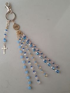 a key chain with blue and white beads hanging from it