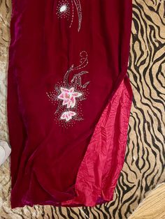 Absolutely beautiful! Magenta velvet gown Floral sequin design Fully lined bust 39” waist 34” hips 39” length 52.5” ** FLAWS: Small dark marks on shoulder. Festive Floor-length Velvet Dress, Magenta Velvet, Gown Floral, Velvet Gown, Sequin Design, Sequin Gown, Dark Mark, Fancy Dresses, Sequin