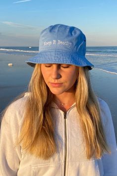 OBSESSED! This beach bucket hat fits me perfectly. I love pairing it with my favorite bikini. #beachbuckethatsgirls #beachbuckethatsforthesummer #buckethatsforthebeach