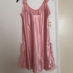 Oscar De La Renta Pink Label Pink Silk Effect Slip Dress - Could Be Styled With A Pair Of Heels And Bag For A Night Out. Size Medium 100% Polyester Original Tag Still Attached Summer Sleeveless Silk Nightgown, Sleeveless Silk Nightgown For Summer, Feminine Satin Summer Nightgown, Feminine Satin Nightgown For Summer, Feminine Silk Nightgown For Summer, Casual Silk Sleepwear For Spring, Feminine Satin Dress For Sleepover, Sleeveless Satin Dress For Sleepover, Casual Pink Nightgown For Vacation