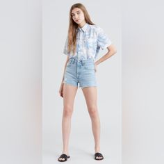 Nwt Levi’s 501 High Rise Women's Shorts Size 28 Tango Light Short - Light Wash Levi 501 Shorts, Levi Jean Shorts, Red Jeans, White Denim Shorts, Levis Women, Levi’s 501, Denim Cutoff Shorts, Distressed Jean Shorts, Blue Jean Shorts