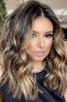 Highlights Blonde Hair Balayage, Spring Hair Color Trends, Hottest Hairstyles, Lowlights Blonde, Balayage Ideas, Balayage Brown, Rambut Brunette, Framing Highlights, Kadeřnické Trendy